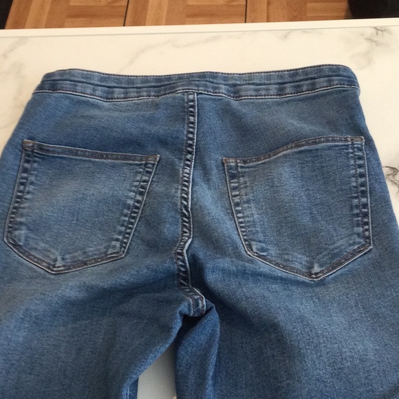 H & M HIGH RISE SKINNY JEANS, size 6. - Picture 5 of 6